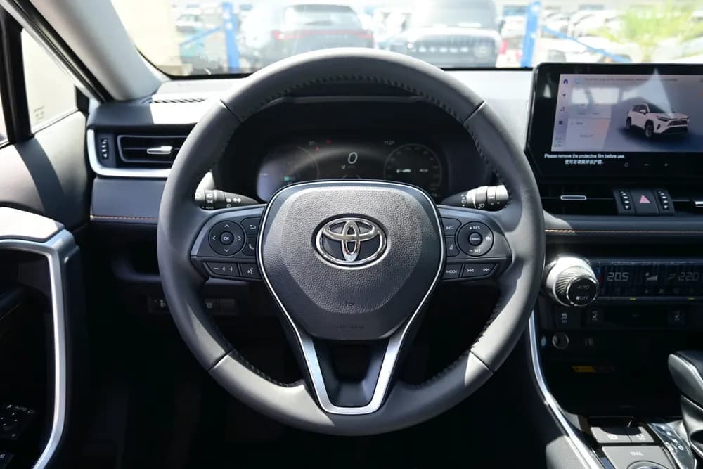 2025 Toyota Rav4 thumbnail 9