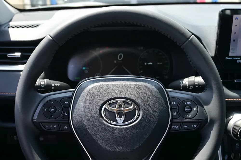 2025 Toyota Rav4 thumbnail 10