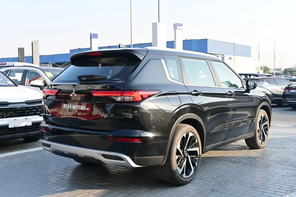 2025 Mitsubishi Outlander thumbnail 6