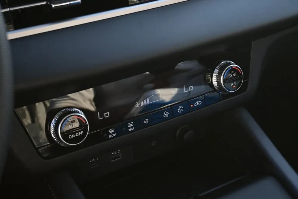 2025 Mitsubishi Outlander thumbnail 8