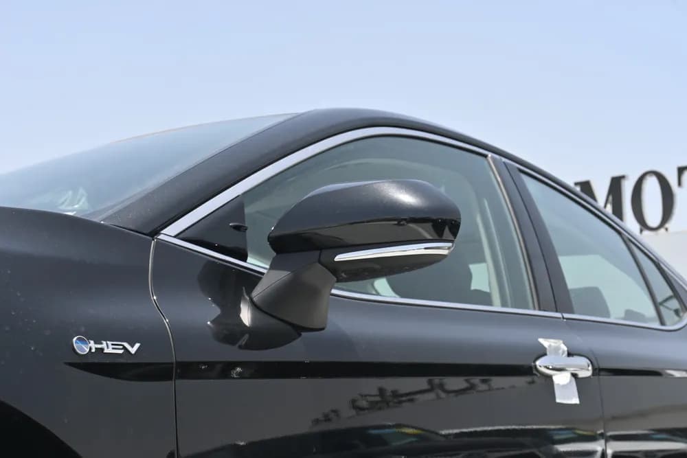 2025 Toyota Camry thumbnail 2