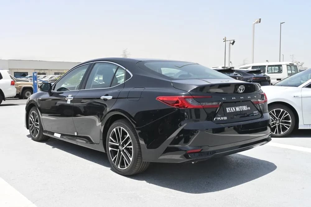 2025 Toyota Camry thumbnail 3