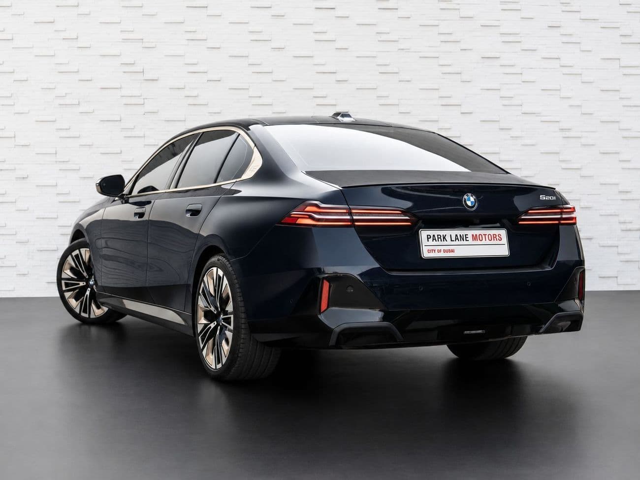2024 BMW 520i M SPORT thumbnail 3