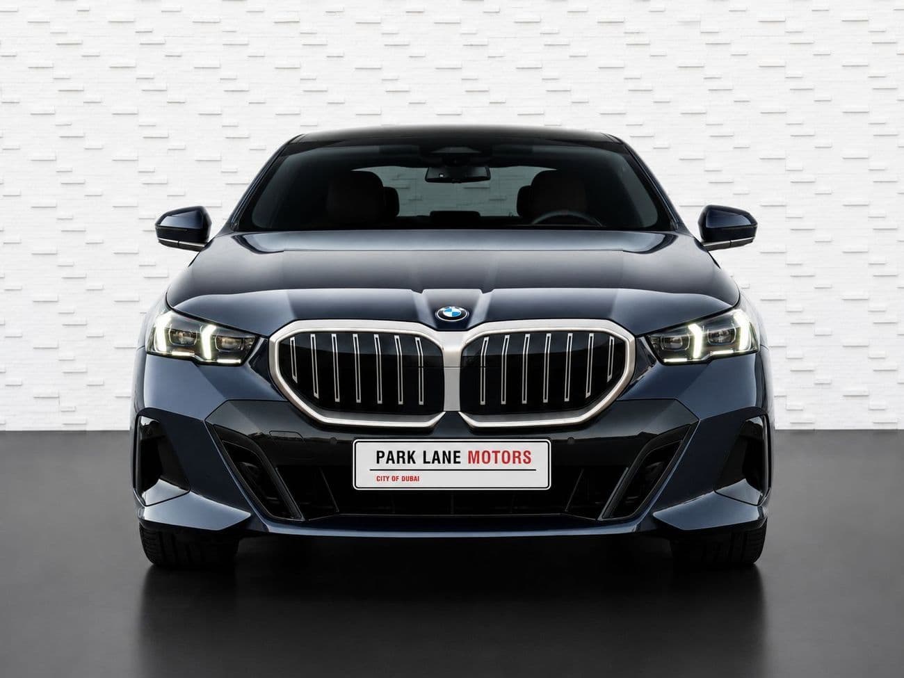 2024 BMW 520i M SPORT thumbnail 2