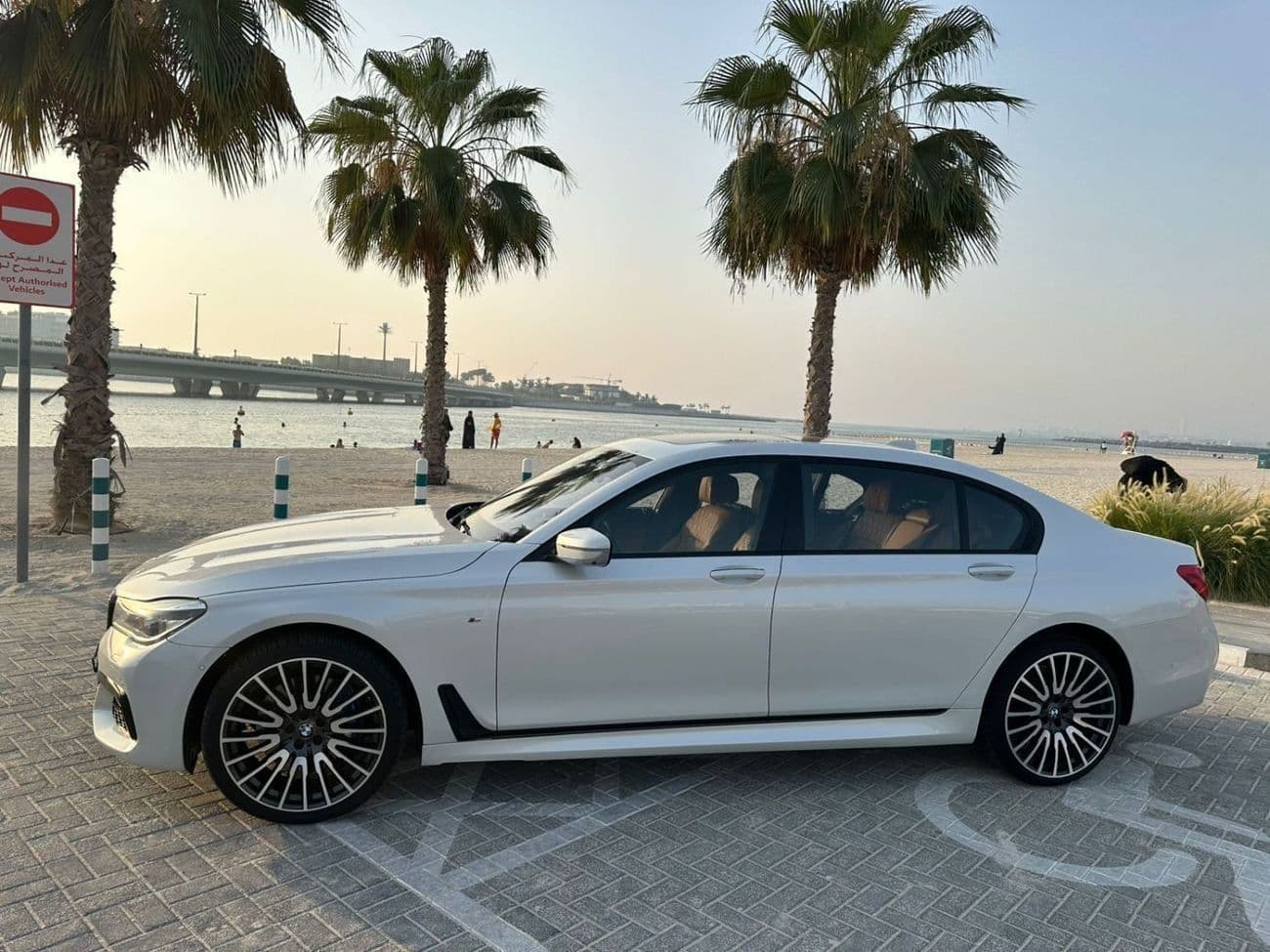 2016 BMW 750Li XDRIVE M SPORT thumbnail 2