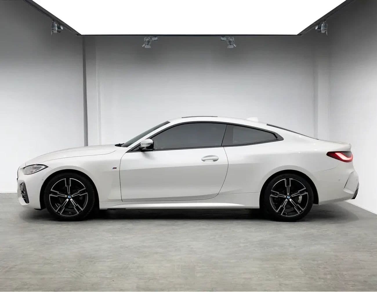 2023 BMW 420i M SPORT thumbnail 2