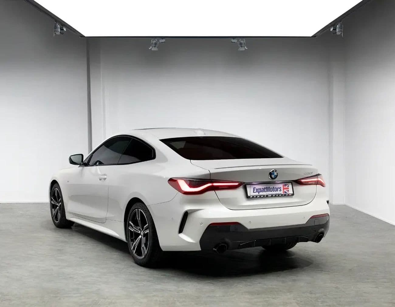 2023 BMW 420i M SPORT thumbnail 3