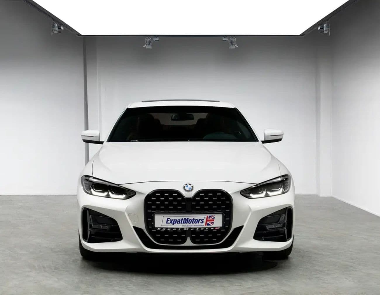 2023 BMW 420i M SPORT thumbnail 5