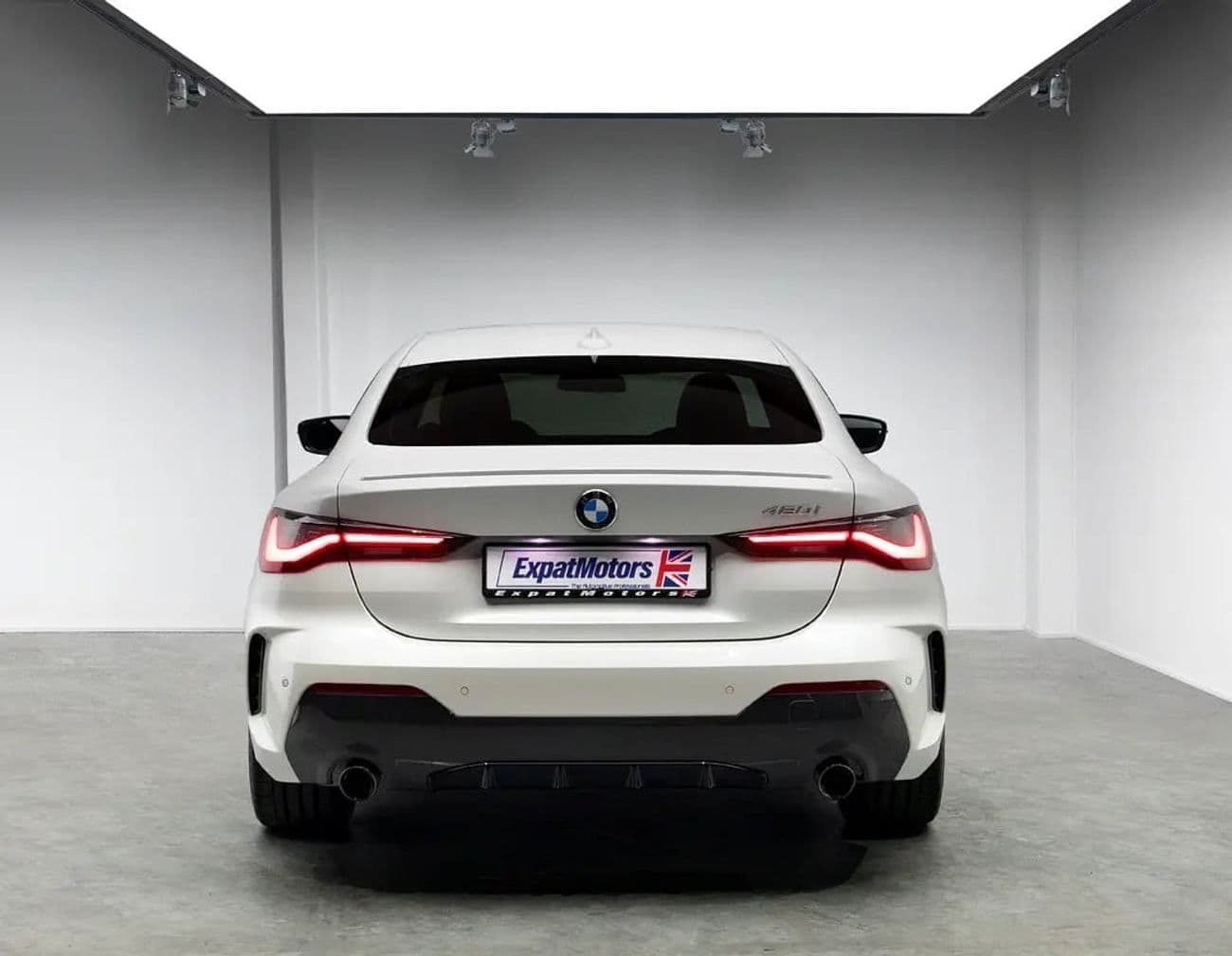 2023 BMW 420i M SPORT thumbnail 4