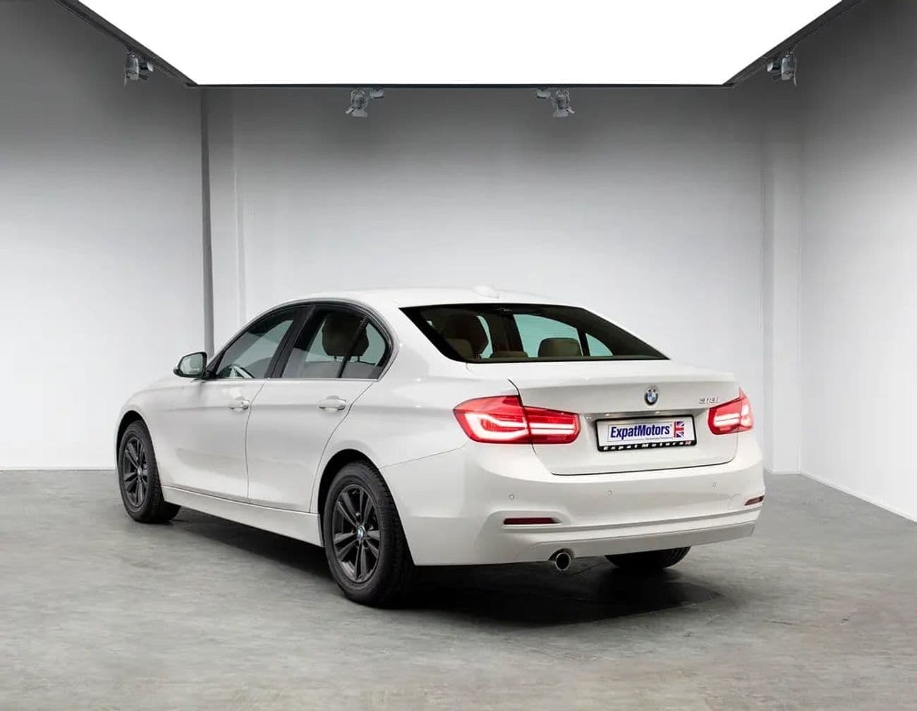 2018 BMW 318i STANDARD thumbnail 3