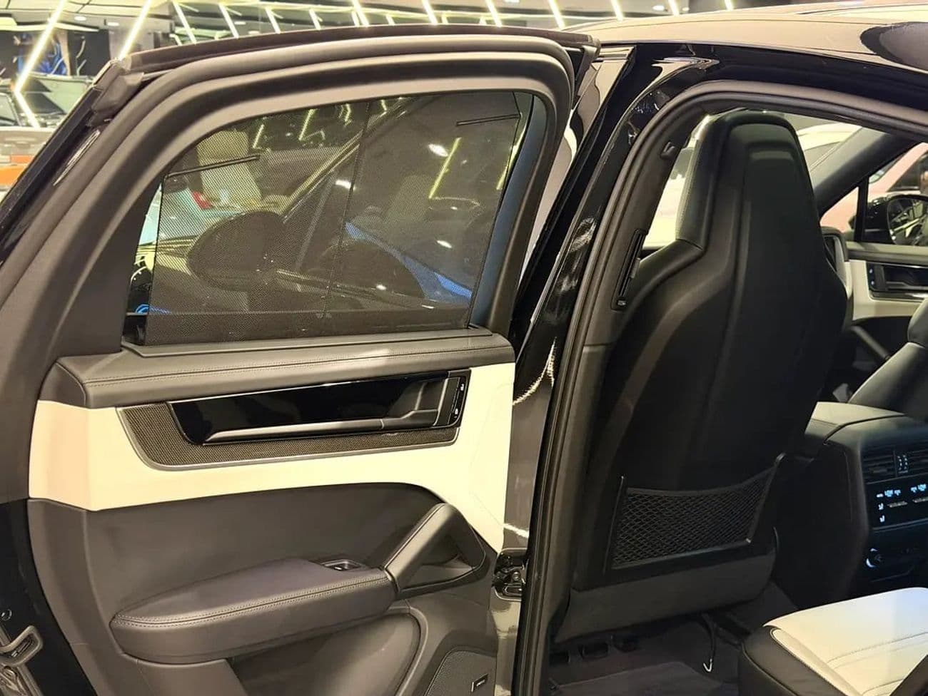 2024 Porsche Cayenne STANDARD thumbnail 8