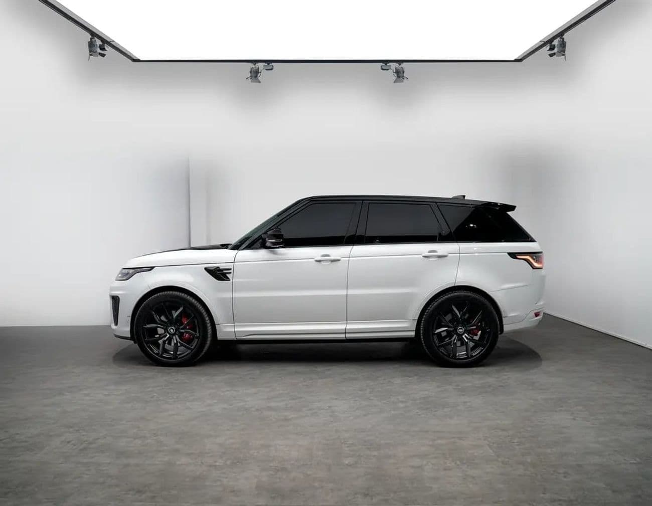 2020 Land Rover Range Rover Sport SVR thumbnail 2