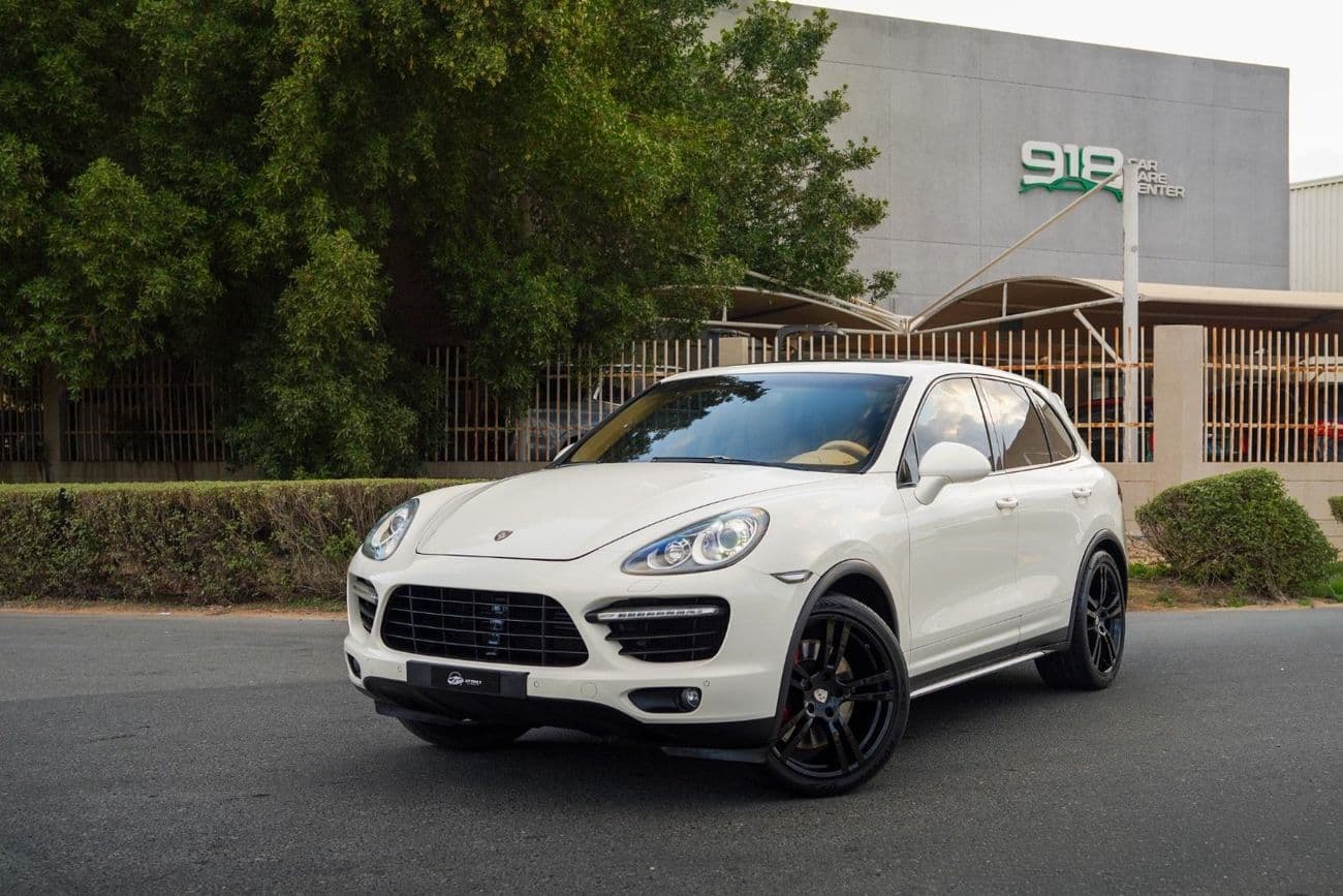 2011 Porsche Cayenne TURBO thumbnail 4