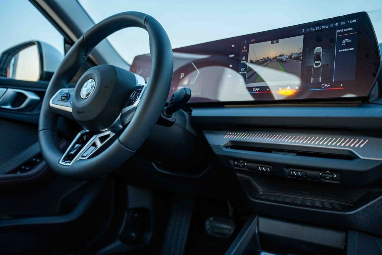 2025 BMW 225i Active Tourer thumbnail 7