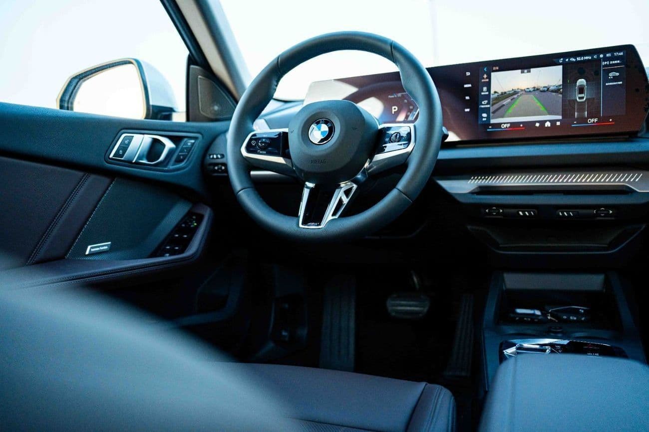 2025 BMW 225i Active Tourer thumbnail 8