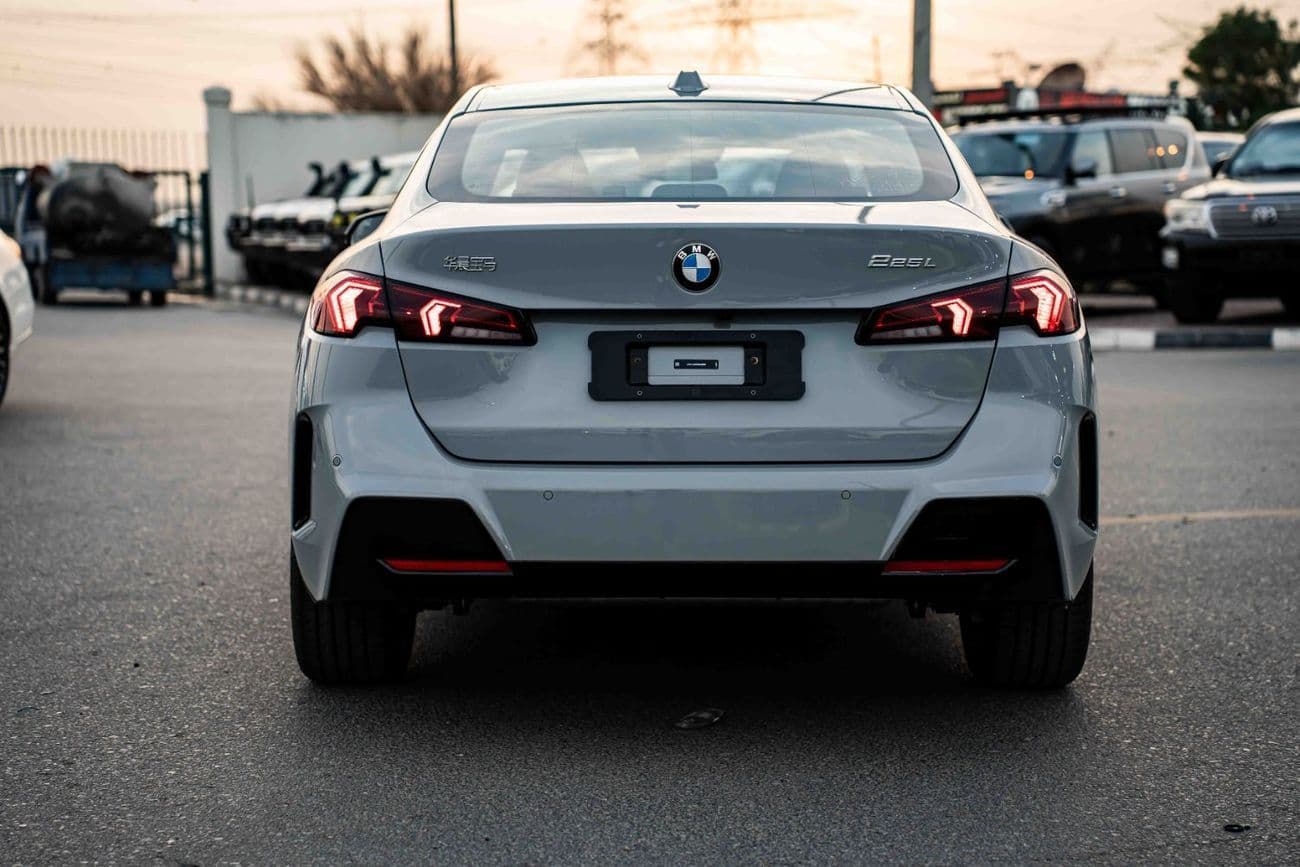 2025 BMW 225i Active Tourer thumbnail 4