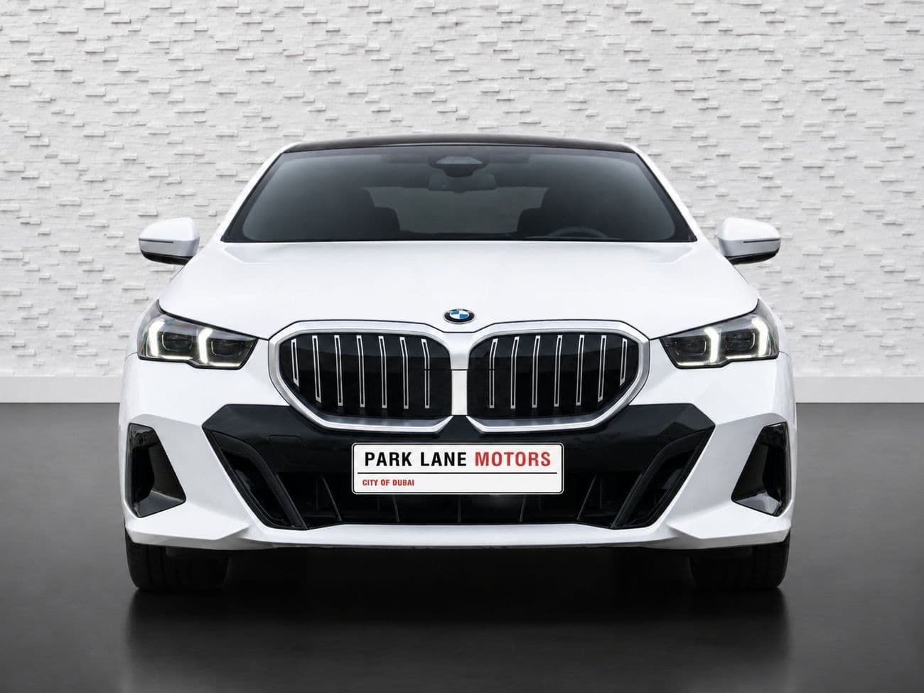 2024 BMW 520i M SPORT thumbnail 2