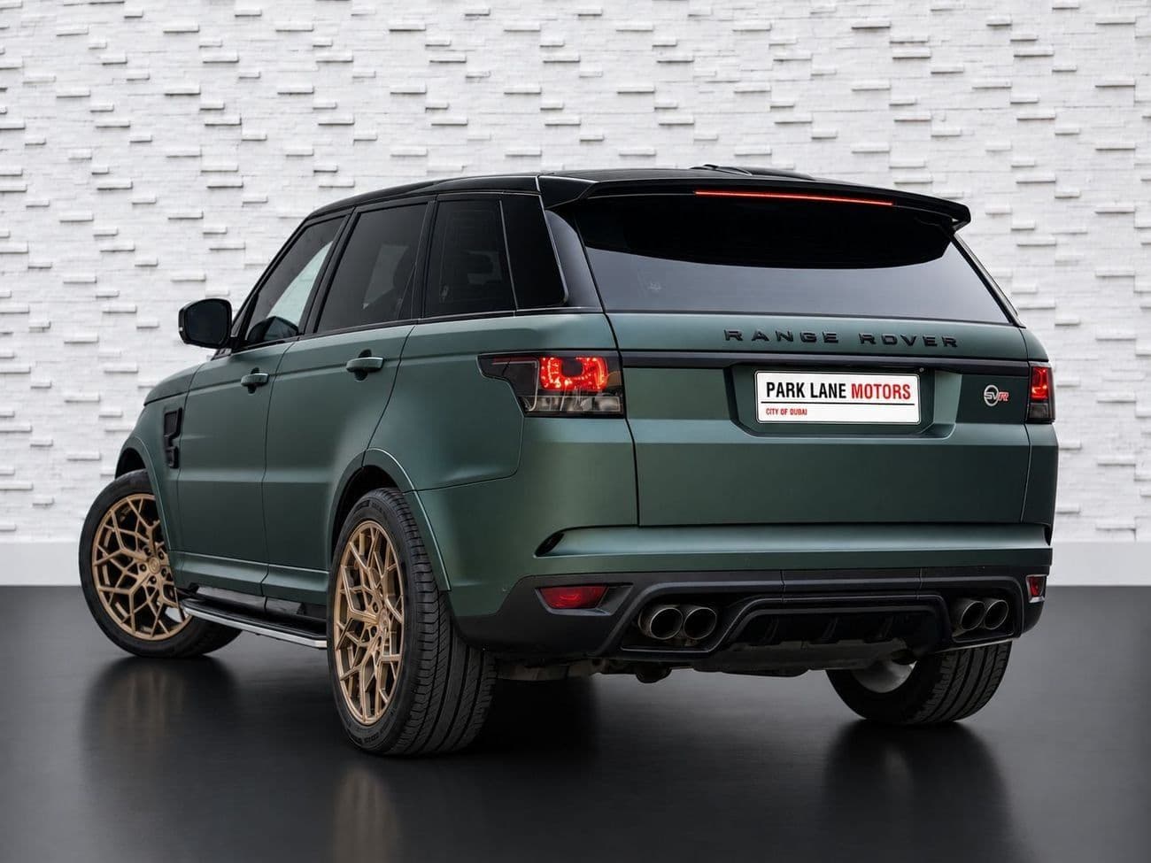 2015 Land Rover Range Rover Sport SVR thumbnail 3