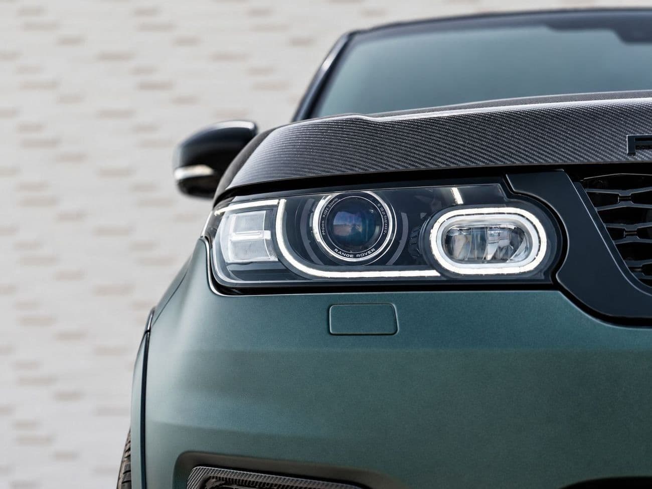2015 Land Rover Range Rover Sport SVR thumbnail 6