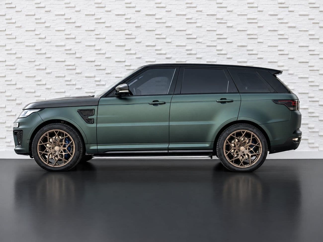 2015 Land Rover Range Rover Sport SVR thumbnail 5