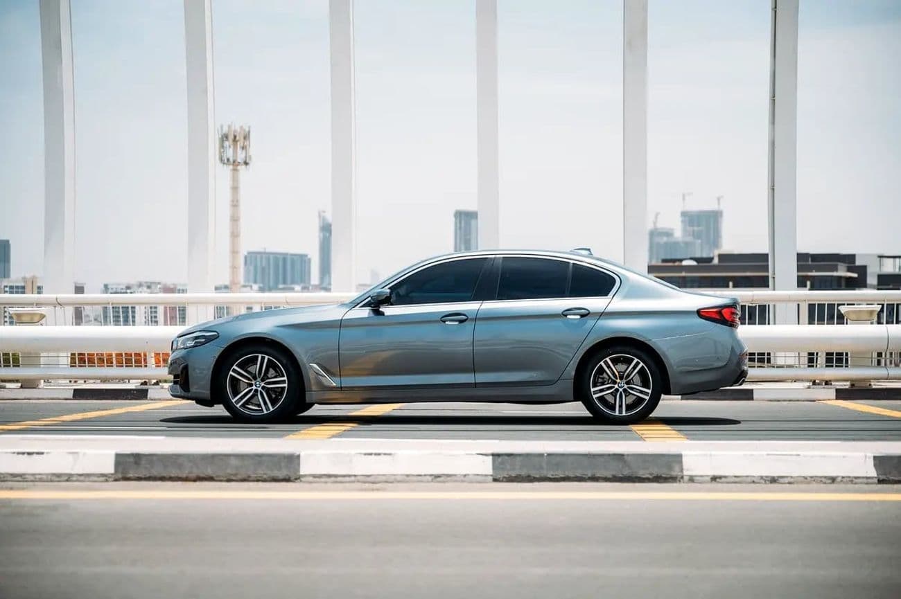 2021 BMW 520i EXCLUSIVE PLUS thumbnail 3