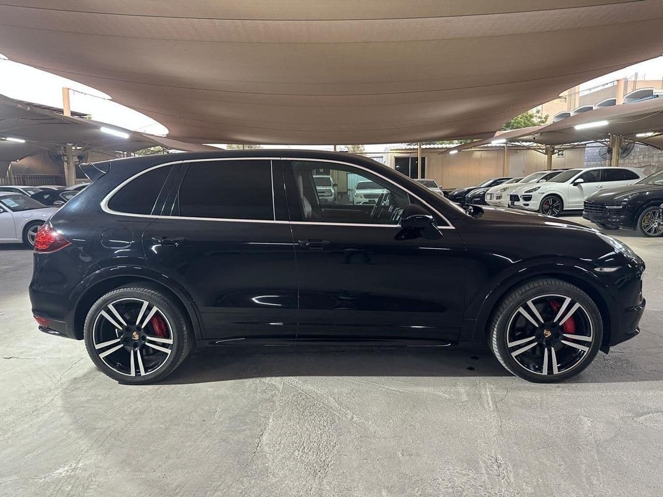2014 Porsche Cayenne TURBO S thumbnail 6