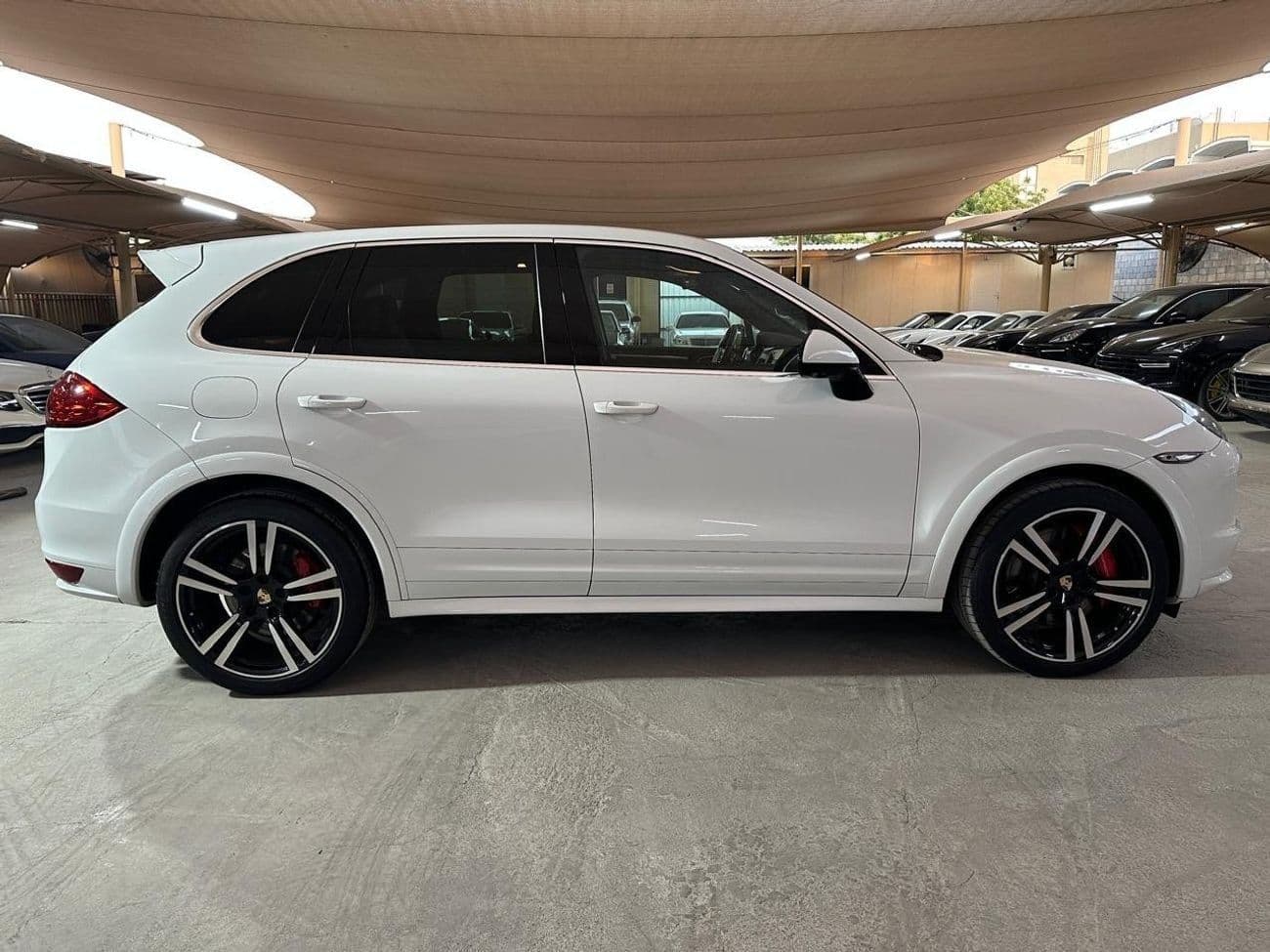 2014 Porsche Cayenne TURBO S thumbnail 6