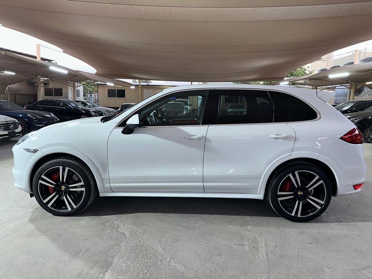 2014 Porsche Cayenne TURBO S thumbnail 3