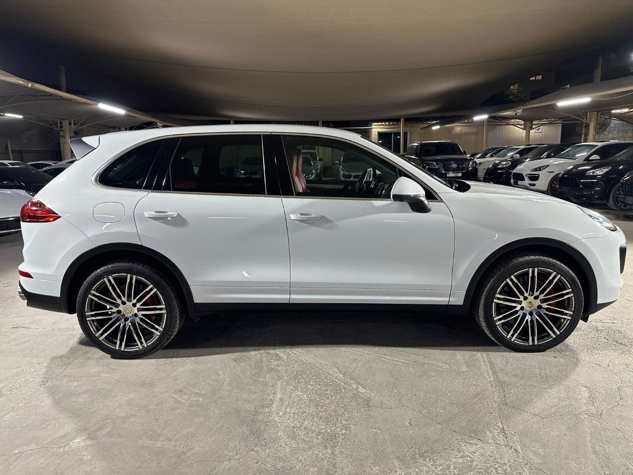 2016 Porsche Cayenne TURBO thumbnail 6