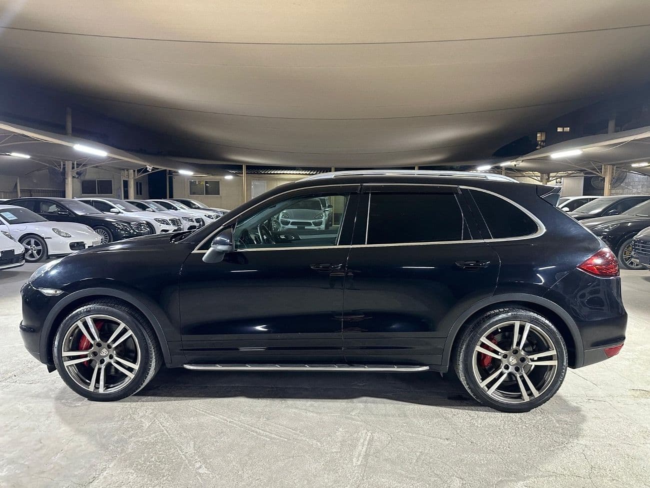 2011 Porsche Cayenne TURBO thumbnail 3