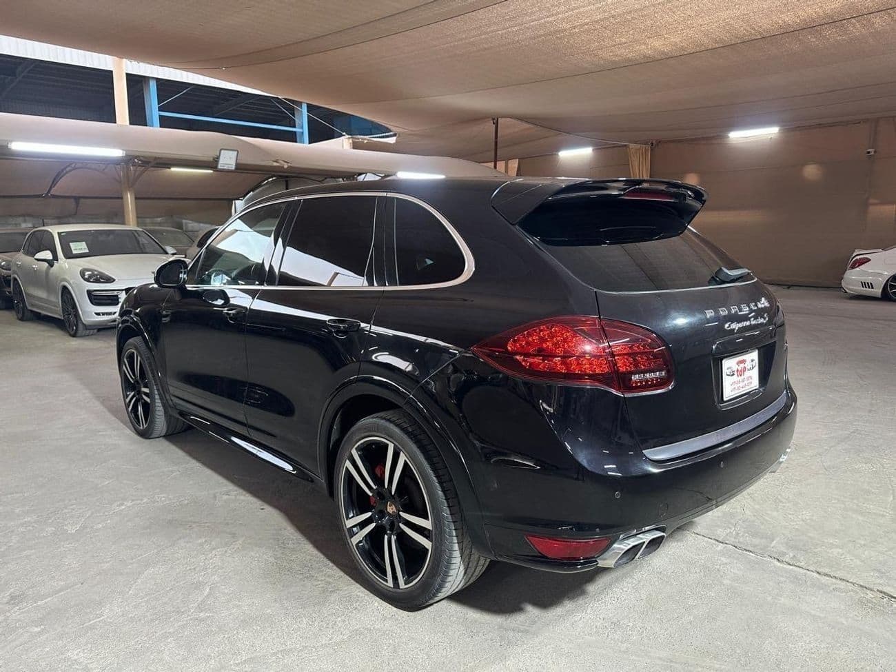 2014 Porsche Cayenne TURBO S thumbnail 4