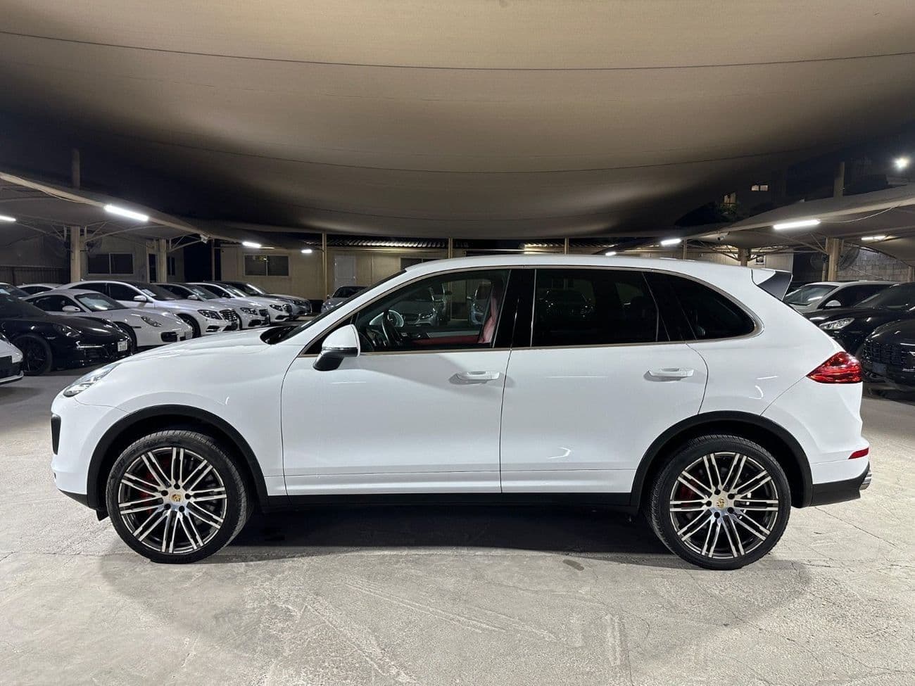 2016 Porsche Cayenne TURBO thumbnail 3