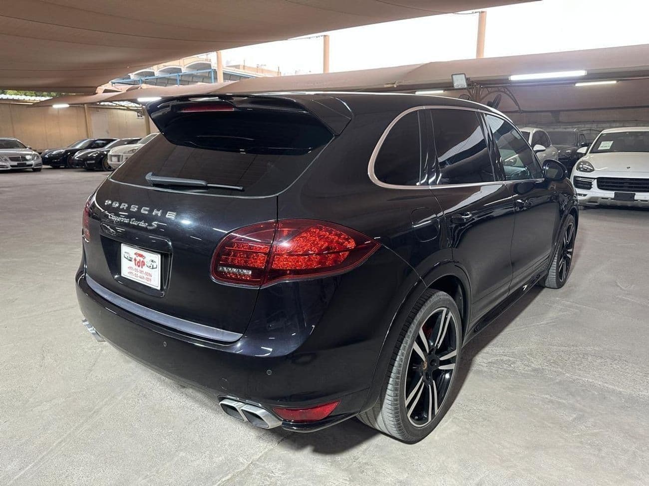 2014 Porsche Cayenne TURBO S thumbnail 2
