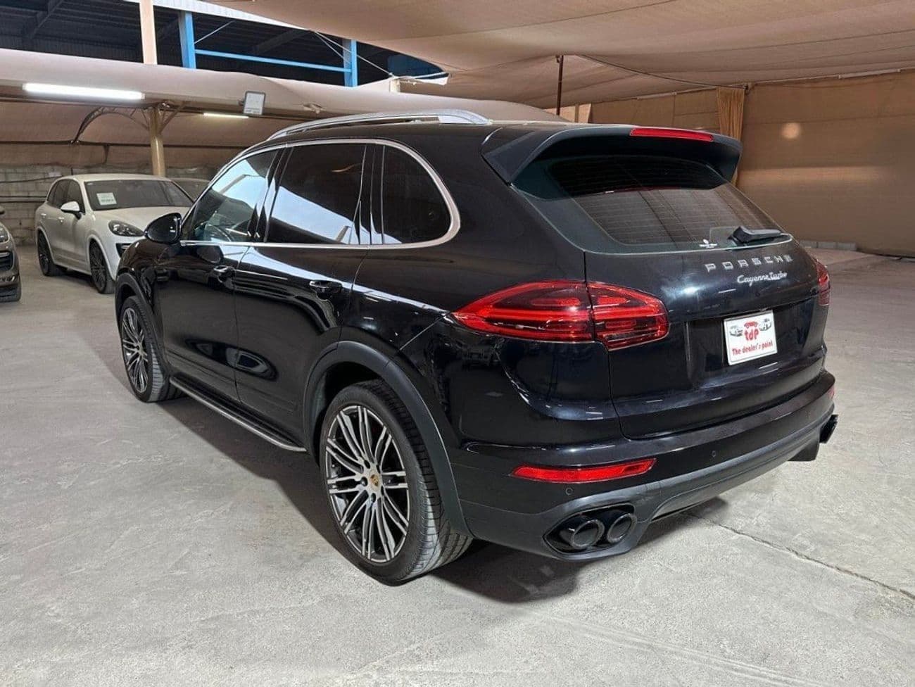 2015 Porsche Cayenne TURBO thumbnail 4