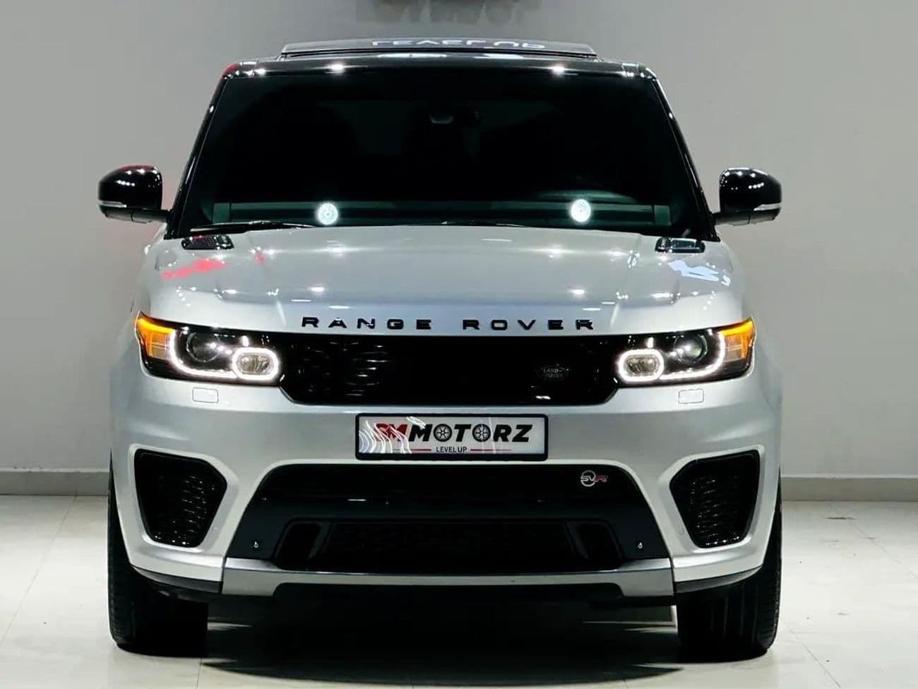 2016 Land Rover Range Rover Sport SVR thumbnail 4