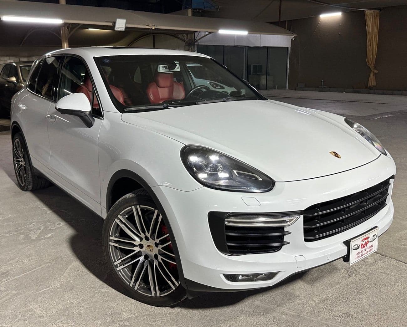 2016 Porsche Cayenne TURBO thumbnail 7