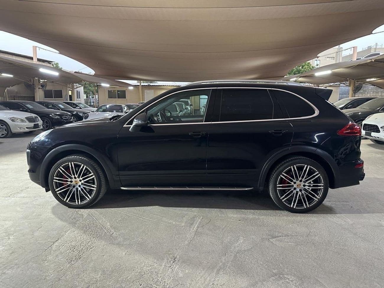 2015 Porsche Cayenne TURBO thumbnail 3