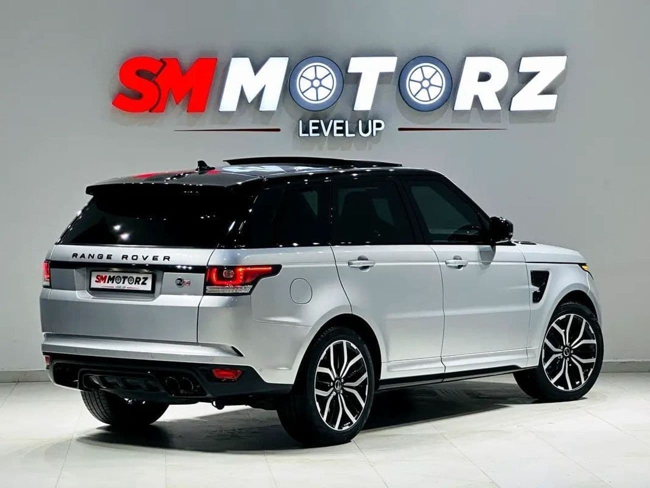 2016 Land Rover Range Rover Sport SVR thumbnail 6