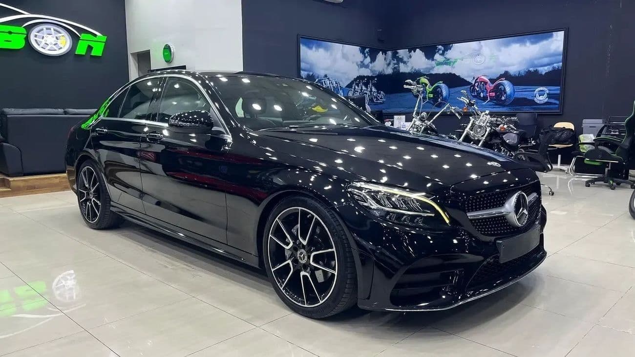 2019 Mercedes Benz C200 AMG thumbnail 4