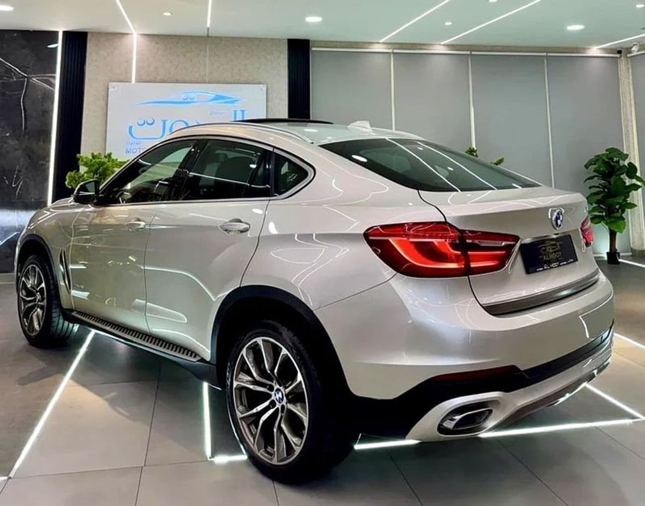 2016 BMW X6 50i EXCLUSIVE thumbnail 4