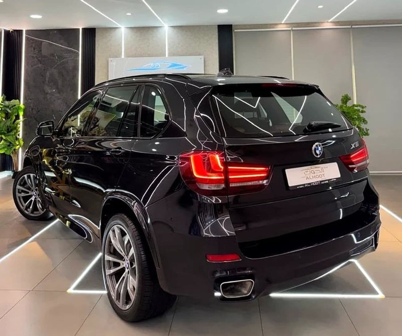 2017 BMW X5 50i M SPORT thumbnail 4