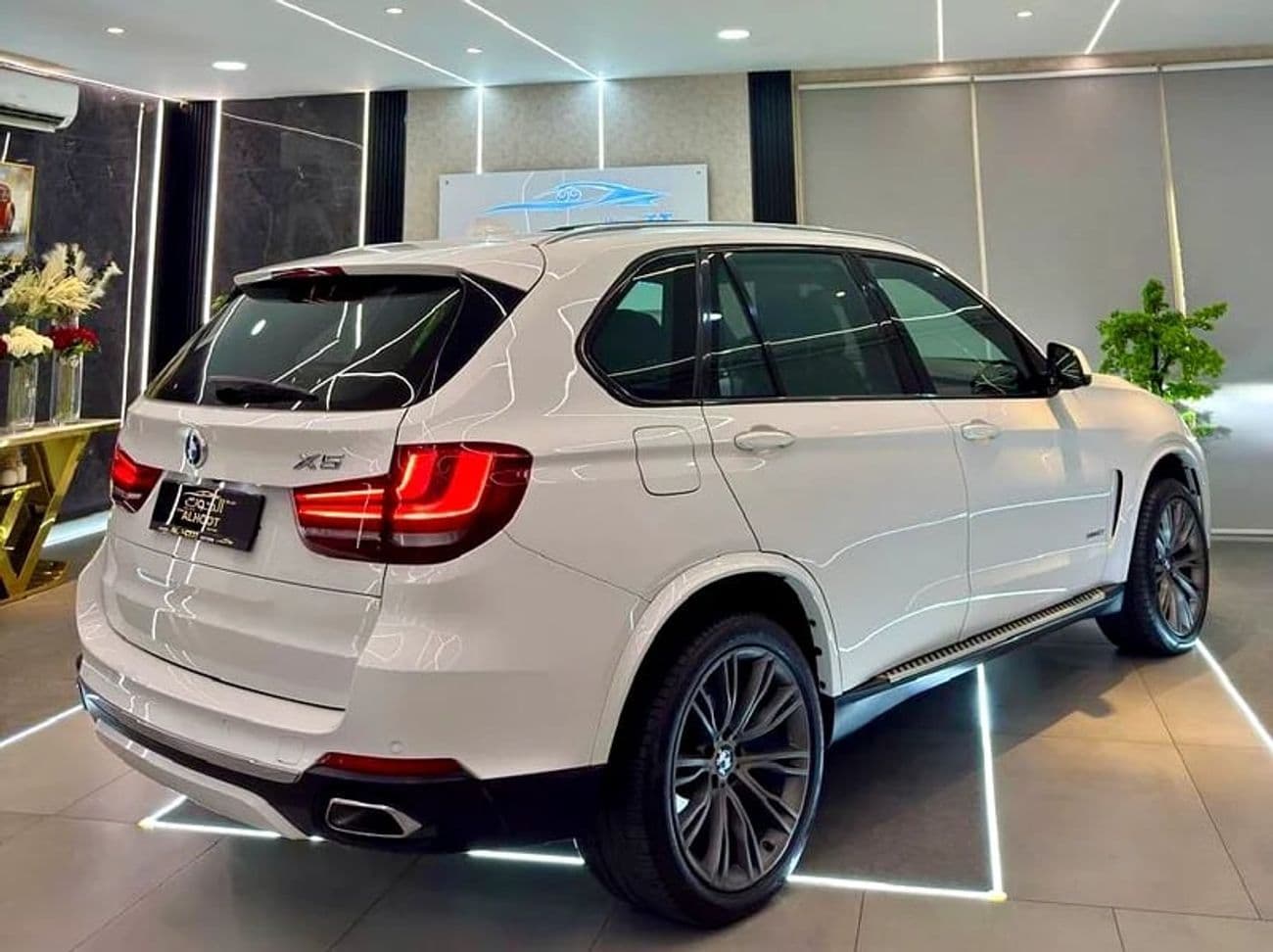 2015 BMW X5 50i M SPORT thumbnail 4