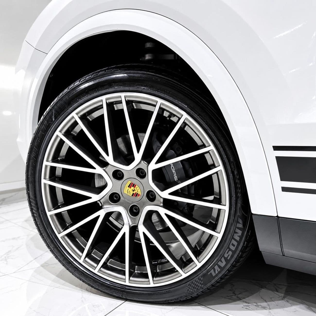 2020 Porsche Cayenne STANDARD thumbnail 6