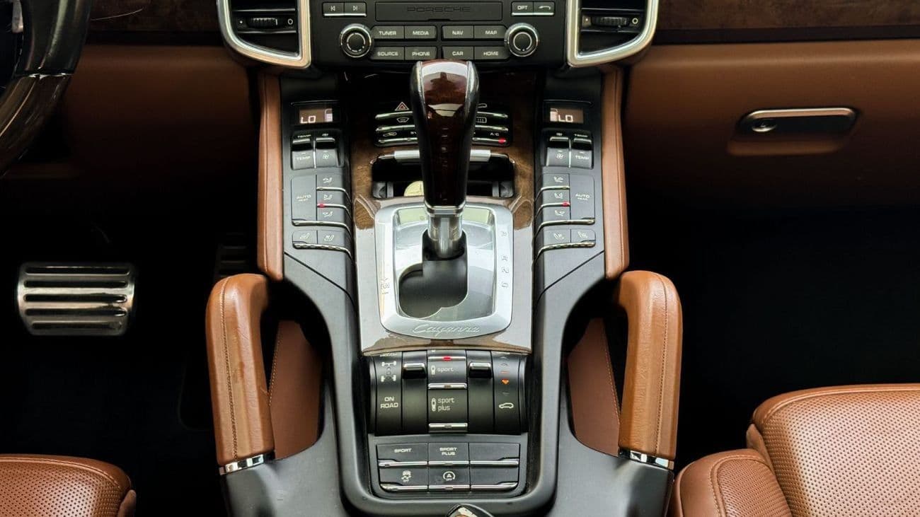 2018 Porsche Cayenne S PLATINUM EDITION thumbnail 8