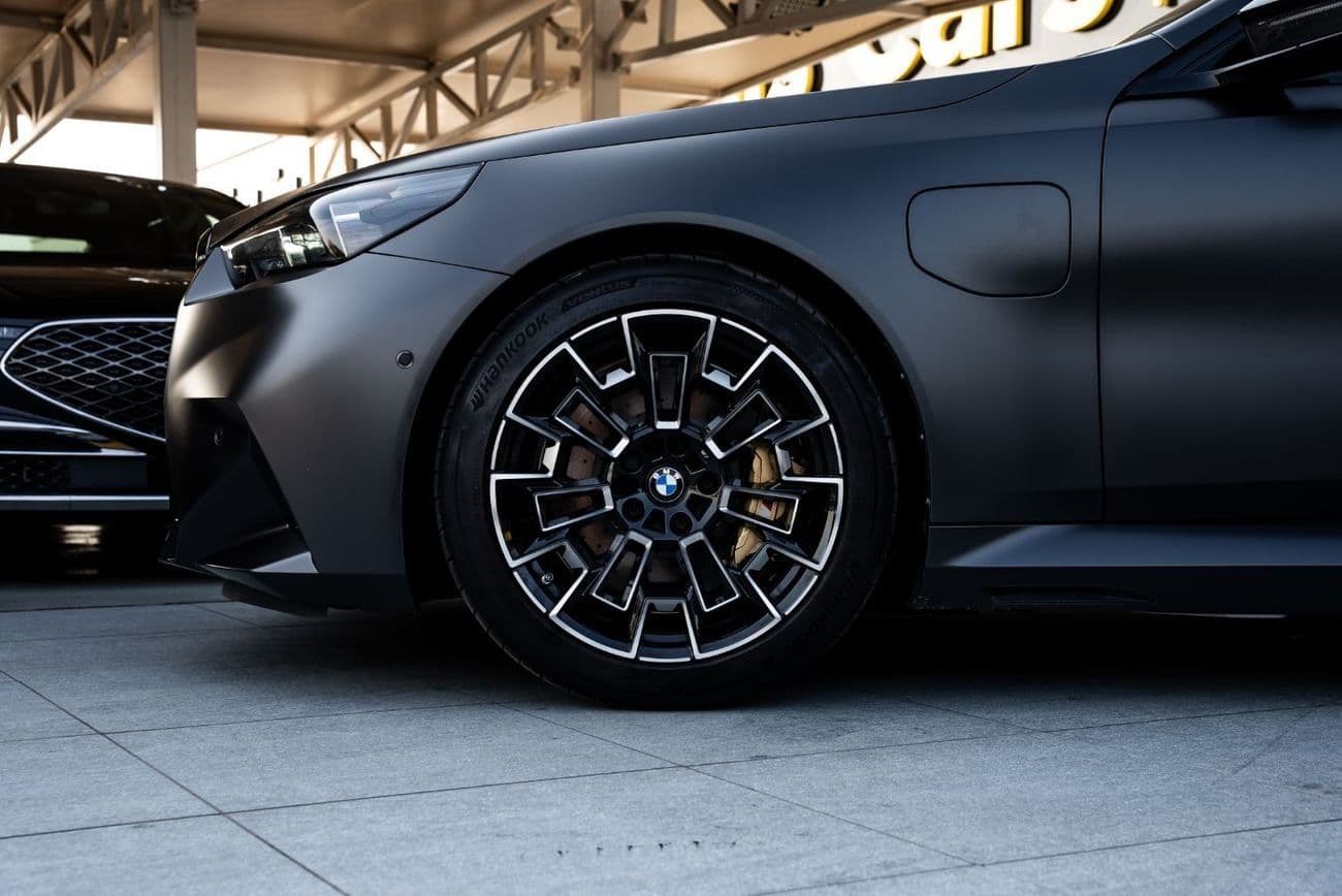 2025 BMW M5 MASTERCLASS thumbnail 2