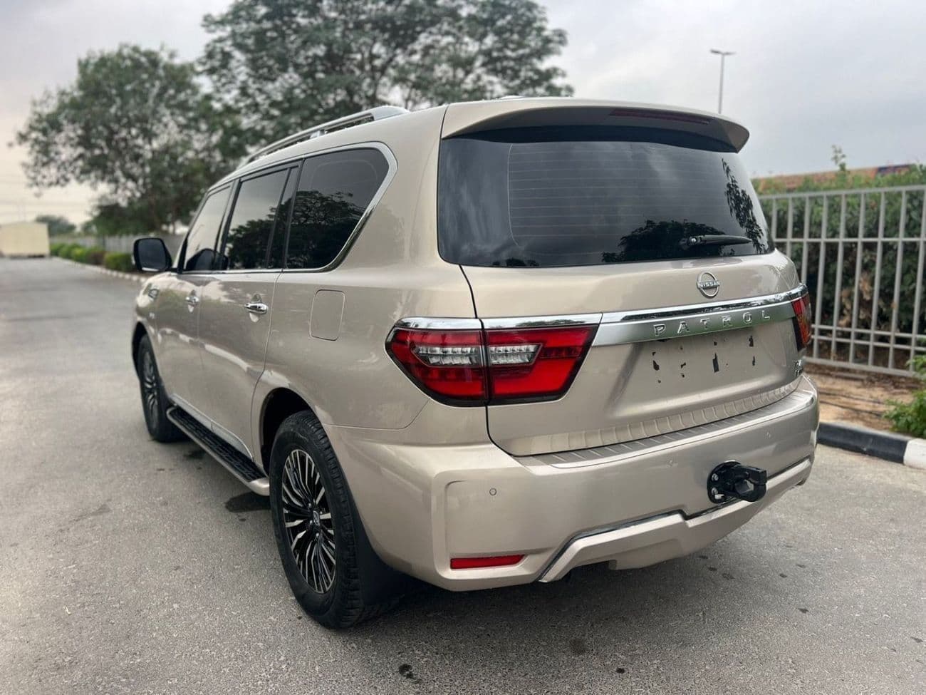 2021 Nissan Patrol LE PLATINUM thumbnail 4