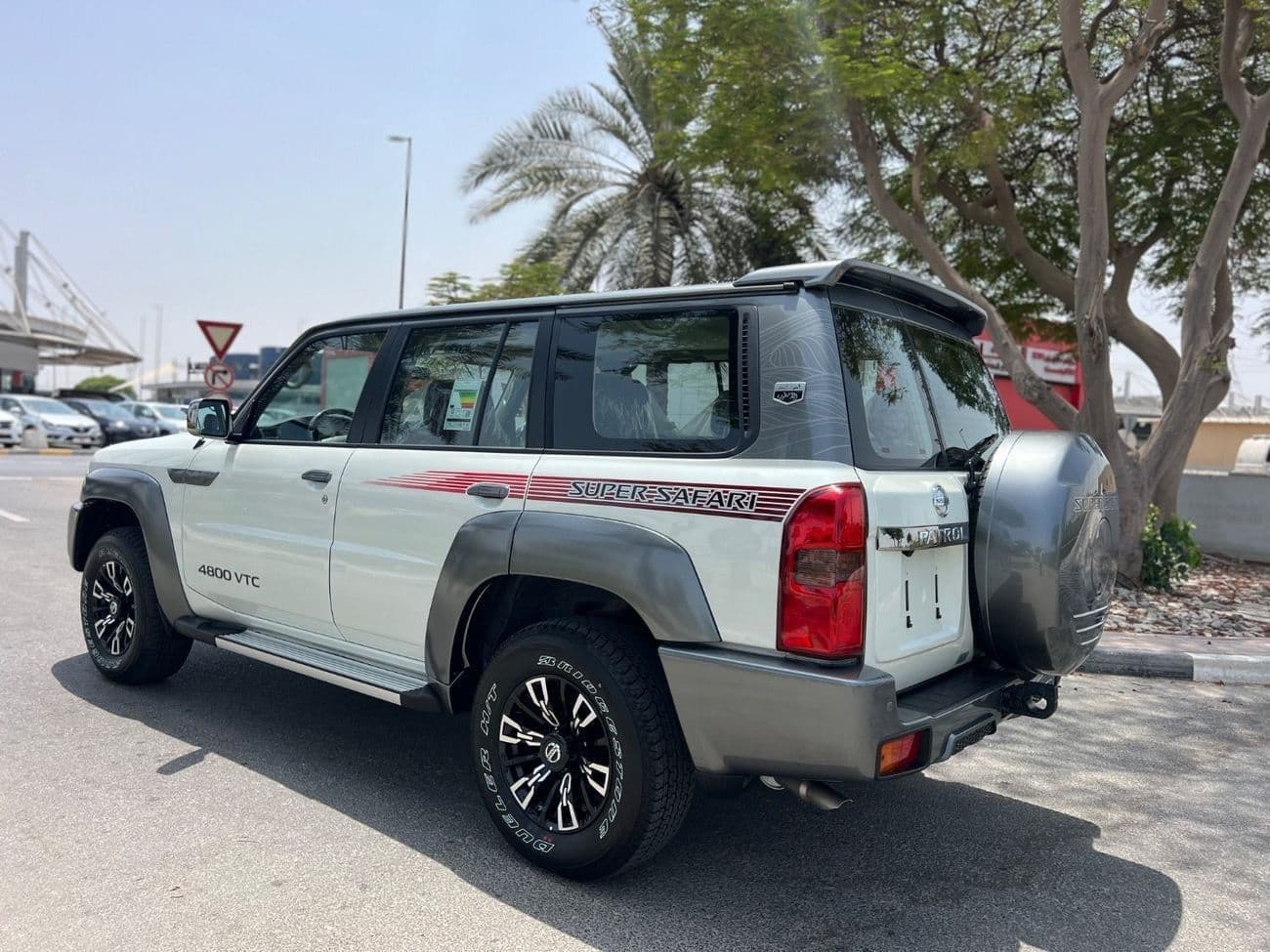 2024 Nissan Patrol SUPER SAFARI thumbnail 4