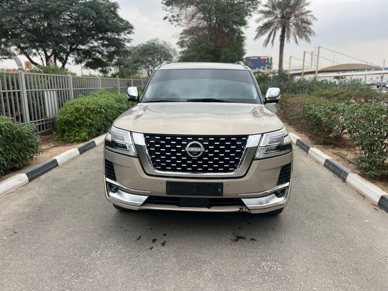 2021 Nissan Patrol LE PLATINUM thumbnail 3