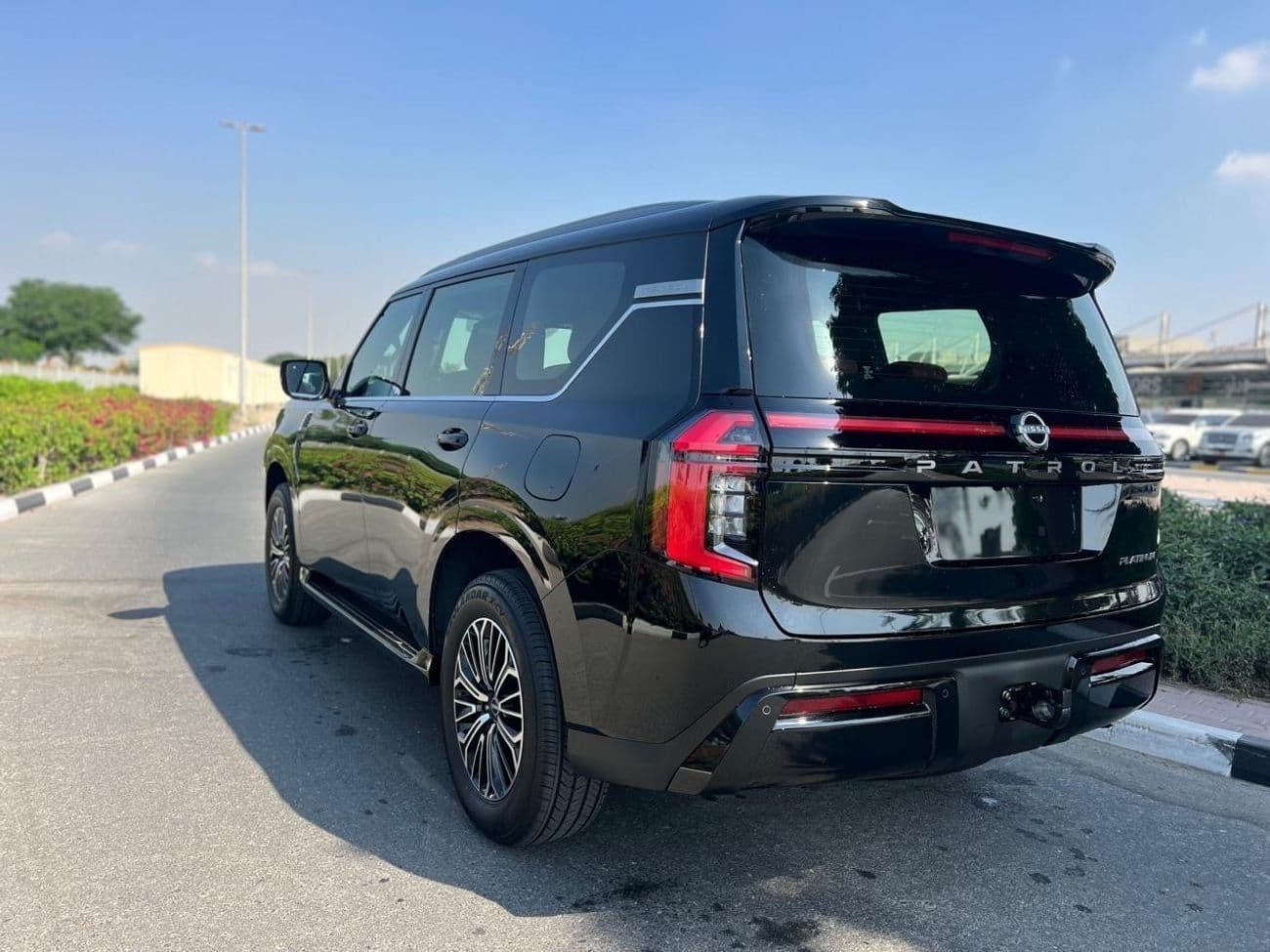 2026 Nissan Patrol SE PLATINUM CITY thumbnail 5