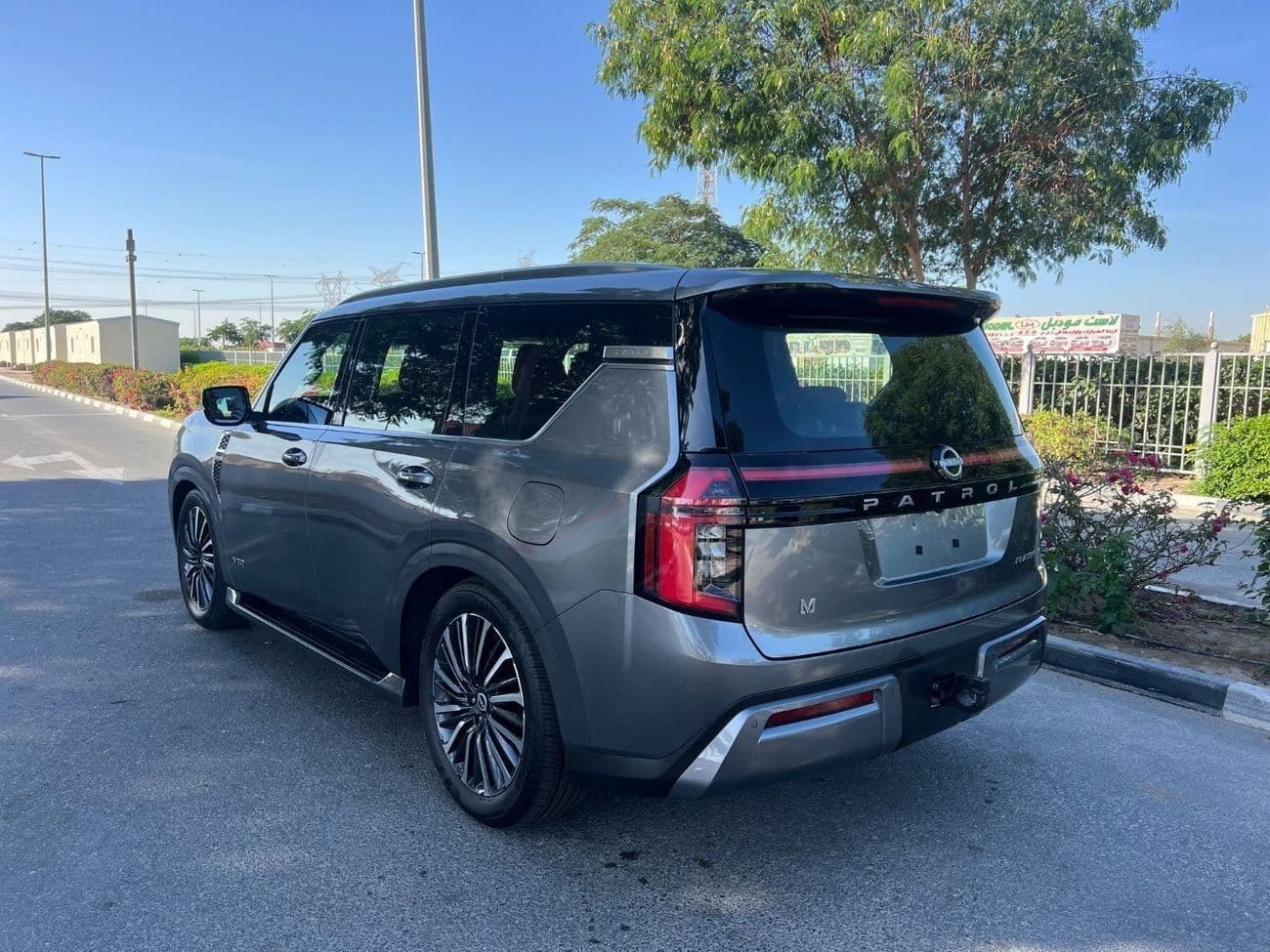 2026 Nissan Patrol LE PLATINUM CITY thumbnail 3